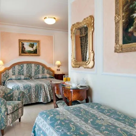 Grand Bristol Hotel 4*