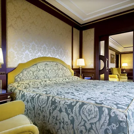 Grand Bristol מלון 4*